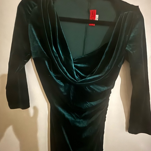 Deadly Dames Pinup Couture Film Noir Dress in Emerald - Picture 4 of 4